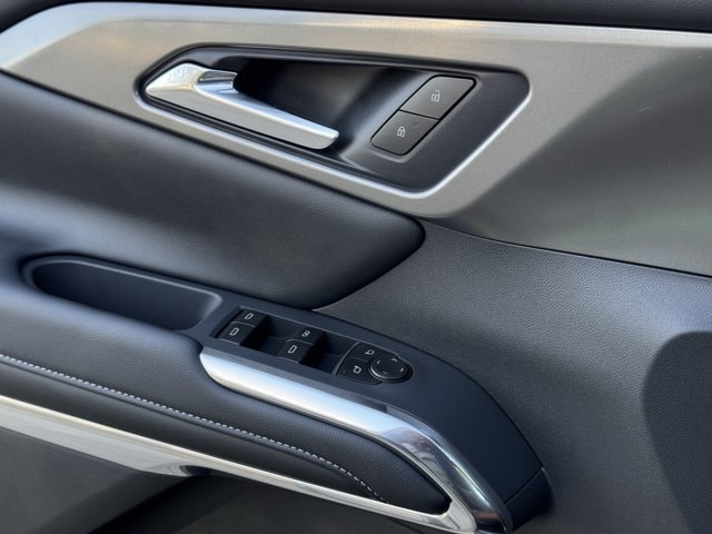 2027 Chevrolet Traverse LT - Photo 19