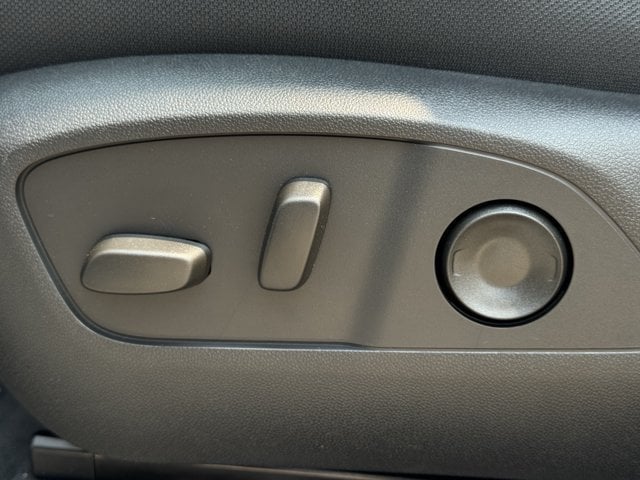 2027 Chevrolet Traverse LT - Photo 21