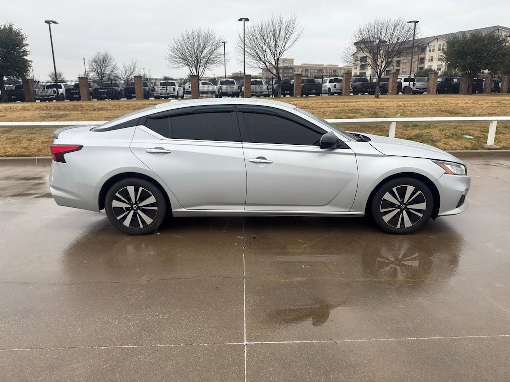 Used 2022 Nissan Altima SV FWD Sedan