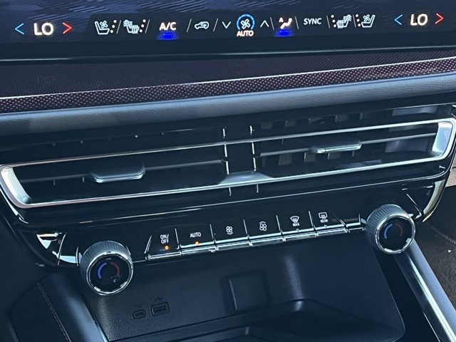 2027 Chevrolet Traverse RS - Photo 17