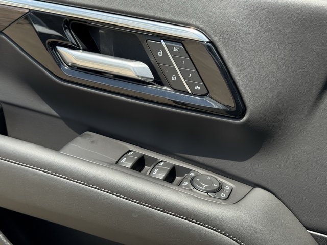 2026 Chevrolet Suburban LT - Photo 19