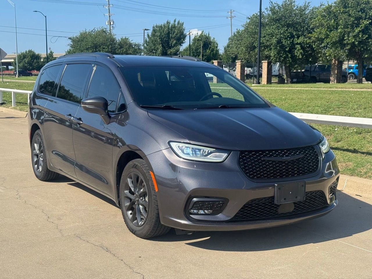 2021 Chrysler Pacifica Touring L's photo
