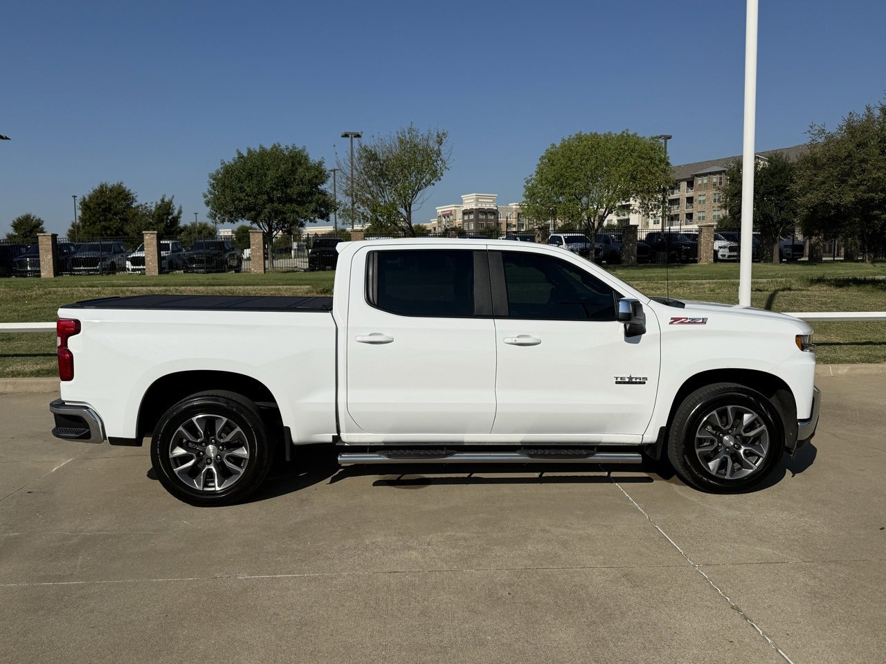 2022 Chevrolet Silverado 1500 LT photo 3