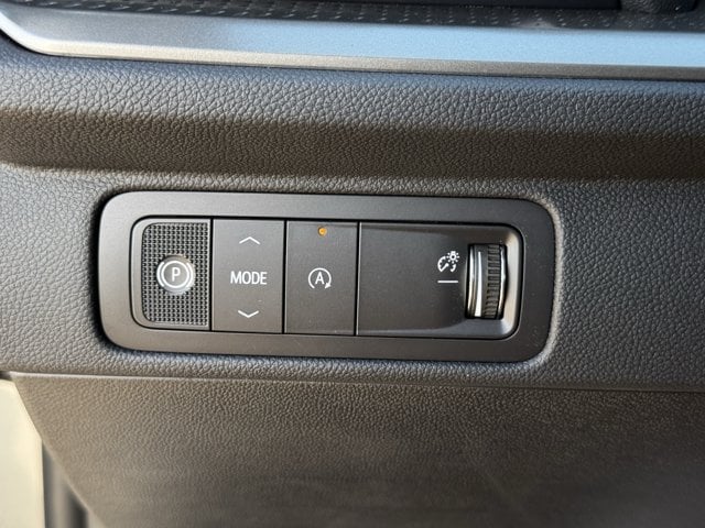 2027 Chevrolet Traverse LT - Photo 17