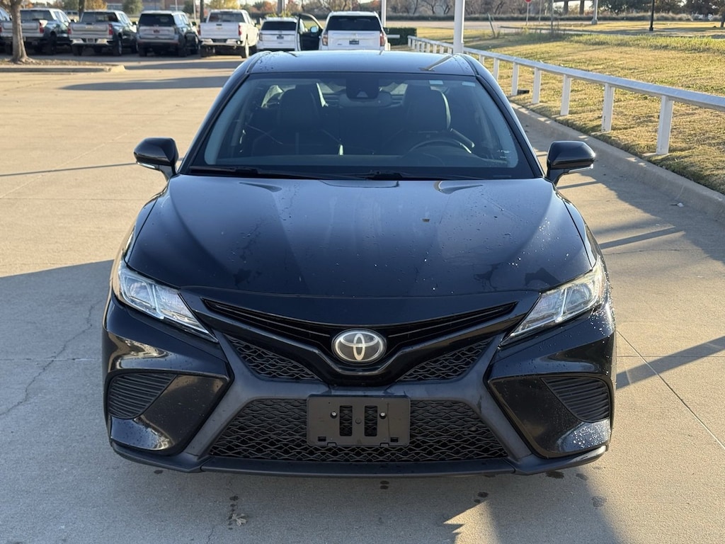 Used 2020 Toyota Camry SE Sedan