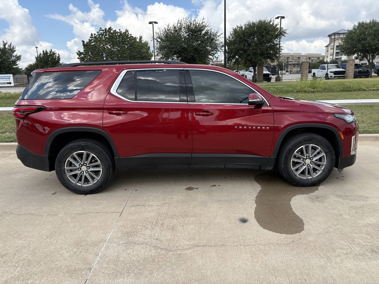 2023 Chevrolet Traverse Cloth photo 2