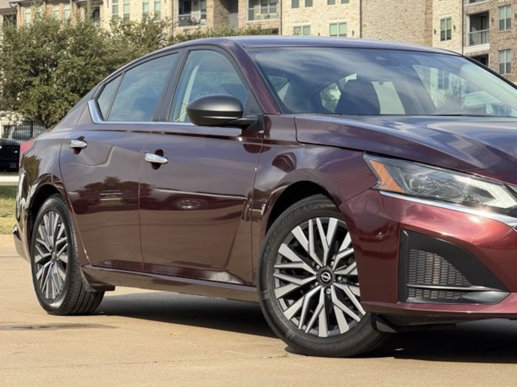 Used 2024 Nissan Altima 2.5 SV Sedan