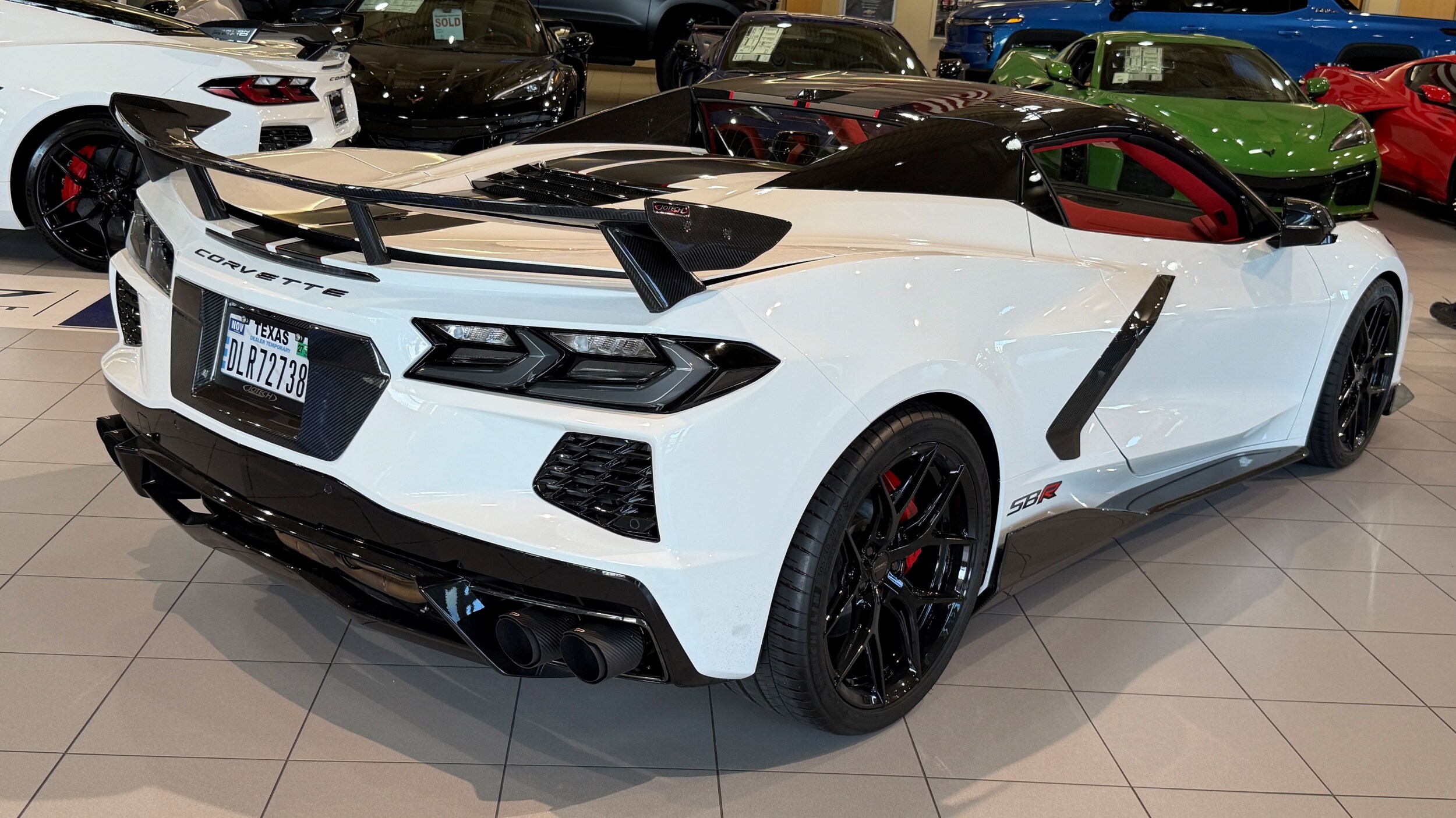 C8 Stingray - Artic White