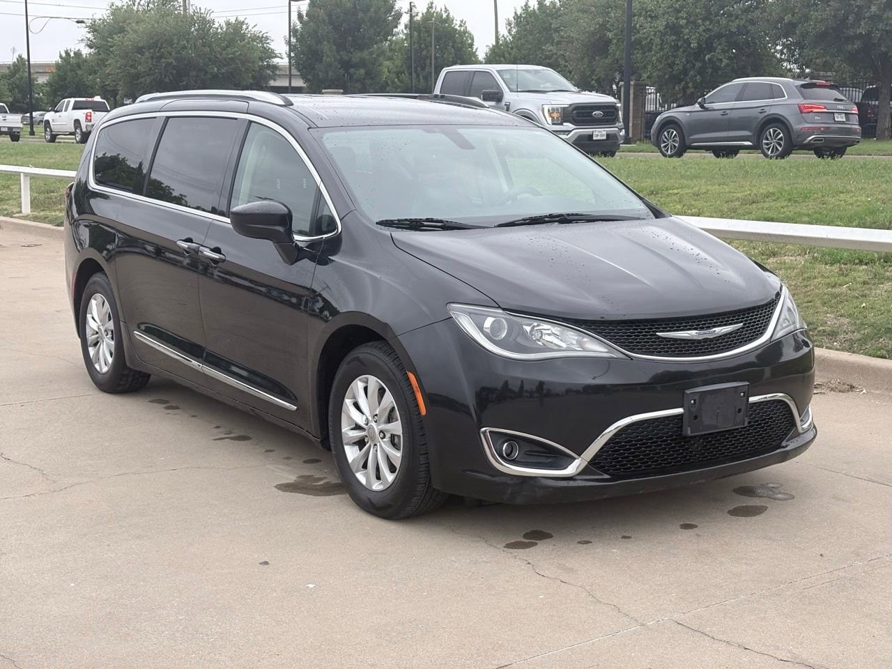 2019 Chrysler Pacifica Touring L's photo