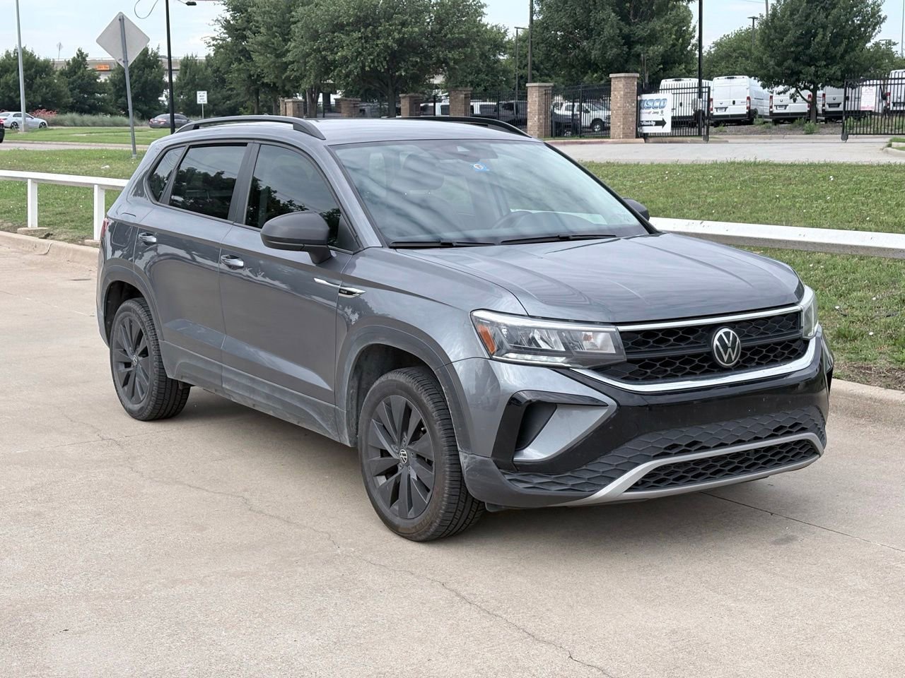 2023 Volkswagen Taos 1.5T S's photo