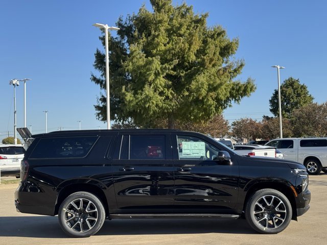 2026 Chevrolet Suburban RST photo 3