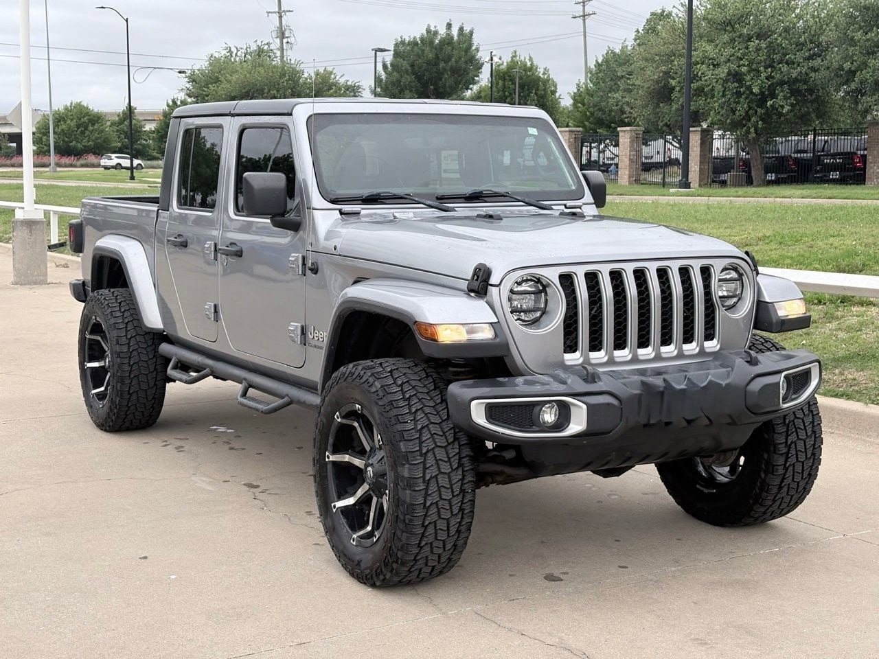 2020 Jeep Gladiator Overland's photo