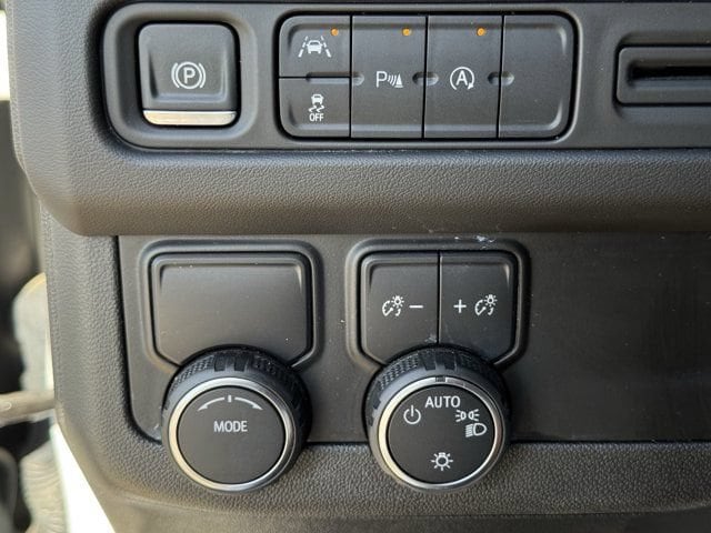 2024 Chevrolet Suburban LT - Photo 23