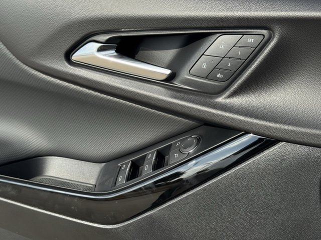 2027 Chevrolet Equinox RS - Photo 20