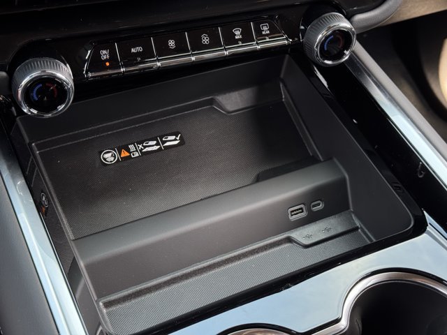 2026 Chevrolet Suburban Z71 - Photo 15