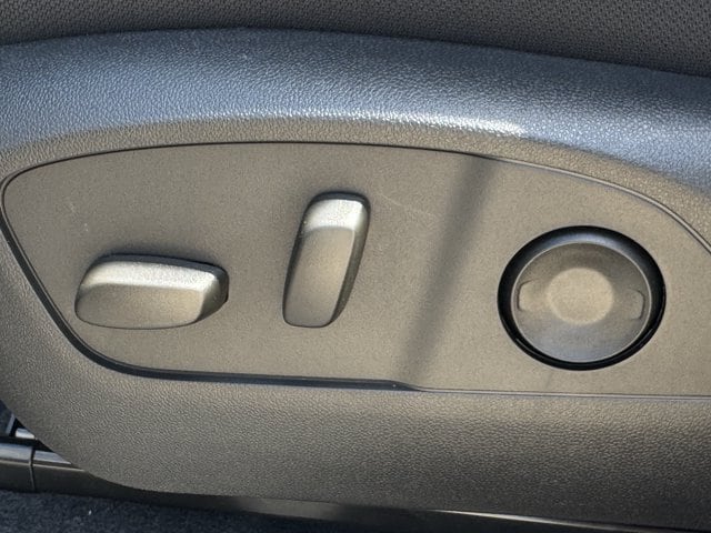 2027 Chevrolet Traverse LT - Photo 21