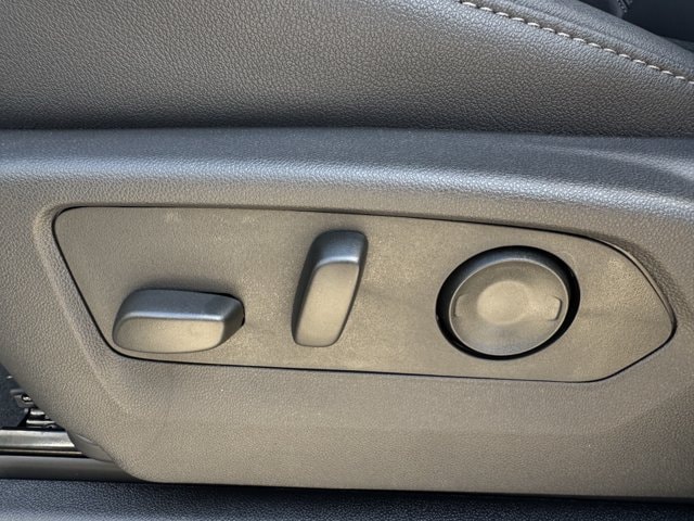 2026 Chevrolet Suburban LT - Photo 22