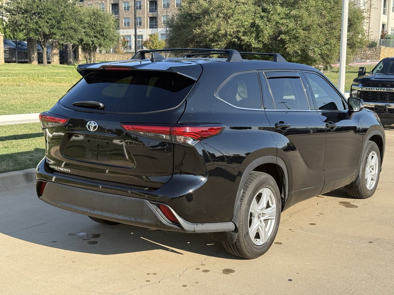 2022 Toyota Highlander L photo 4