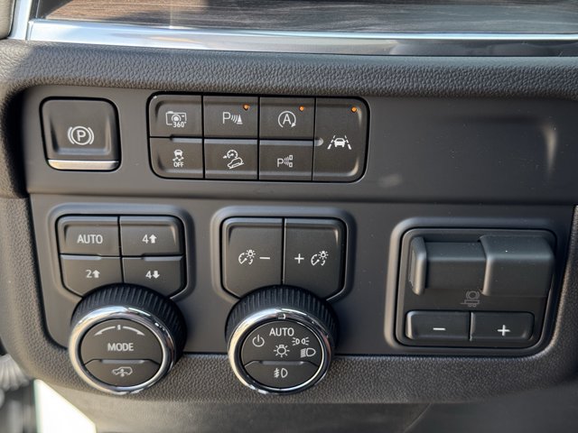 2026 Chevrolet Suburban Z71 - Photo 18