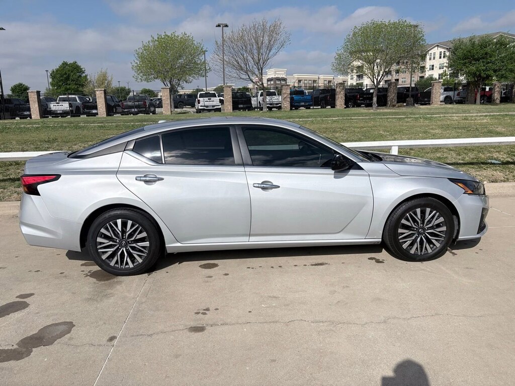 Used 2024 Nissan Altima SV FWD Sedan