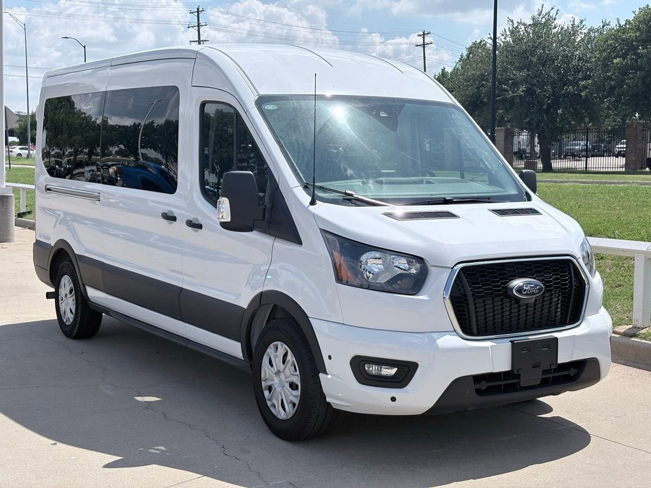 2025 Ford Transit 350 XLT Med Roof Sliding Pass. 148's photo