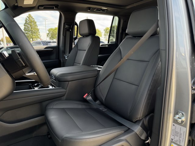 2026 Chevrolet Suburban LT - Photo 21