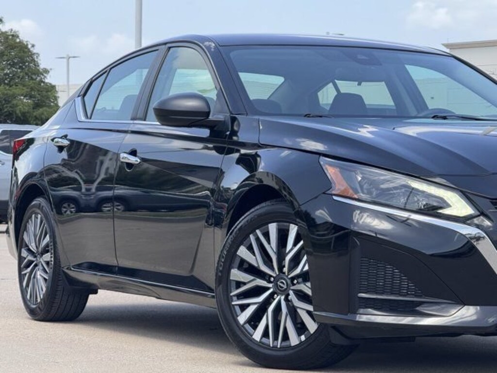 Used 2025 Nissan Altima SV FWD Sedan