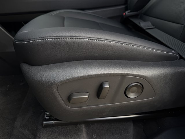 2027 Chevrolet Traverse LT - Photo 24
