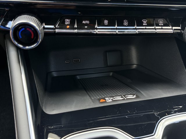 2027 Chevrolet Traverse RS - Photo 19
