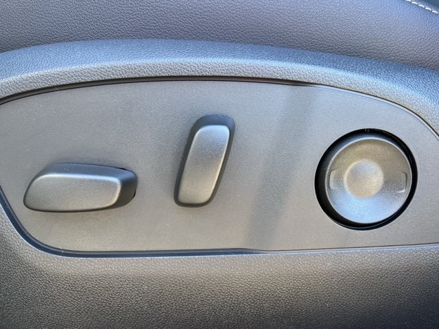 2027 Chevrolet Traverse LT - Photo 23
