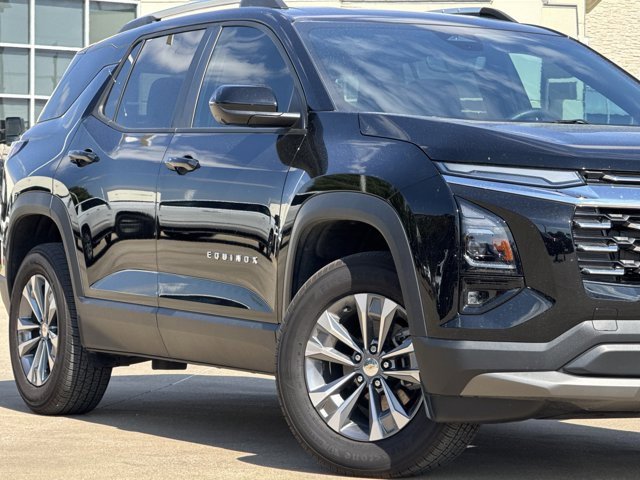 2025 Chevrolet Equinox LT photo 3