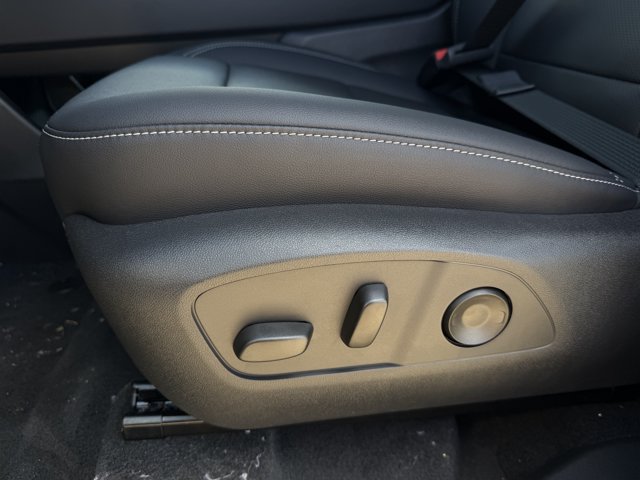 2027 Chevrolet Traverse LT - Photo 25