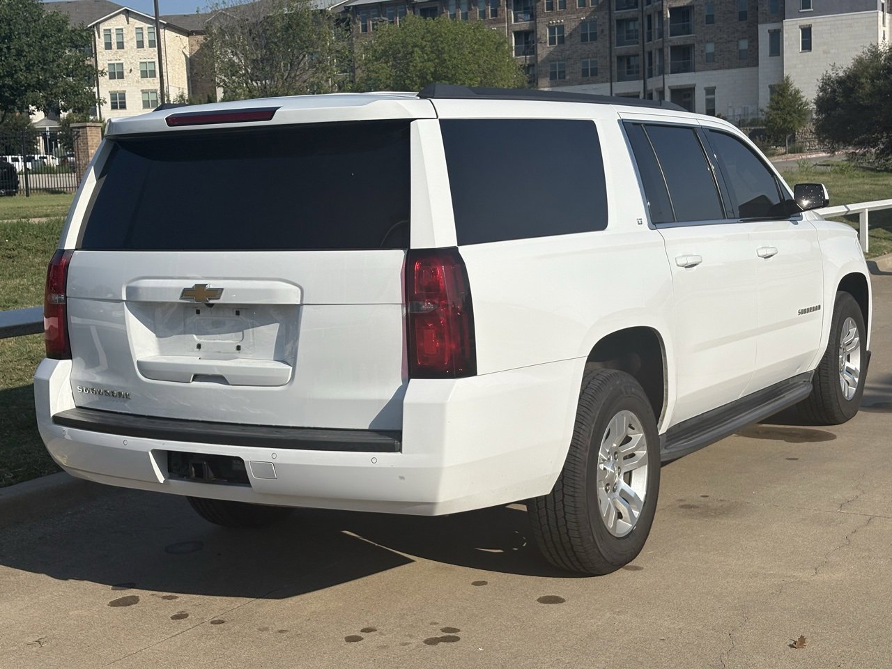 2019 Chevrolet Suburban LT photo 4