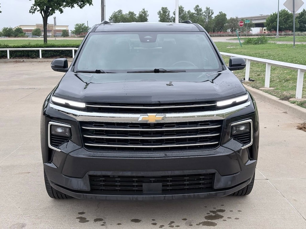 Used 2025 Chevrolet Traverse LT SUV