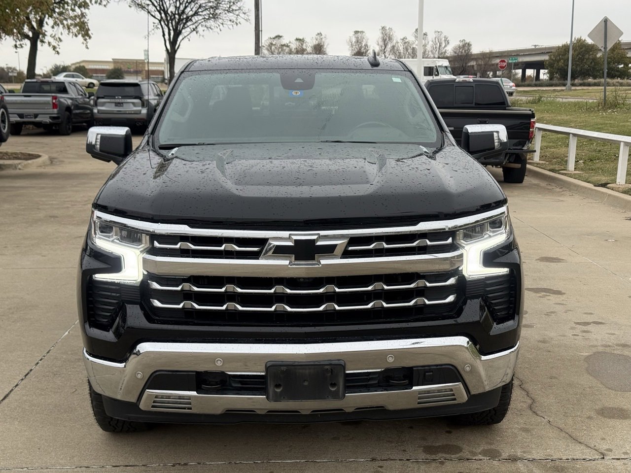 2023 Chevrolet Silverado 1500 LTZ photo 2
