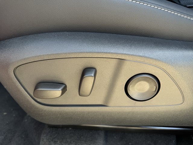 2027 Chevrolet Traverse LT - Photo 21