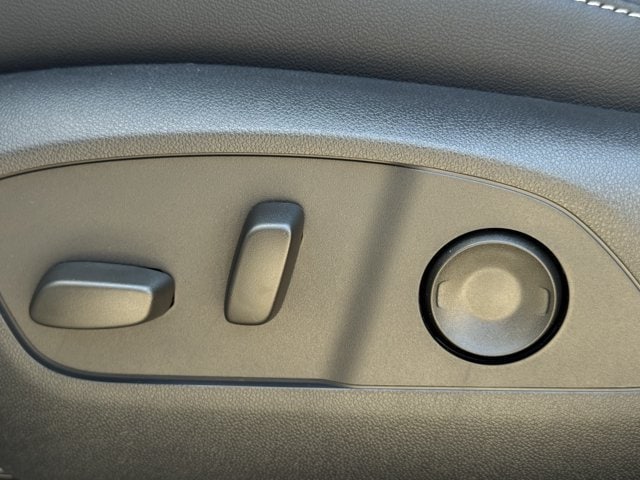 2027 Chevrolet Traverse LT - Photo 21