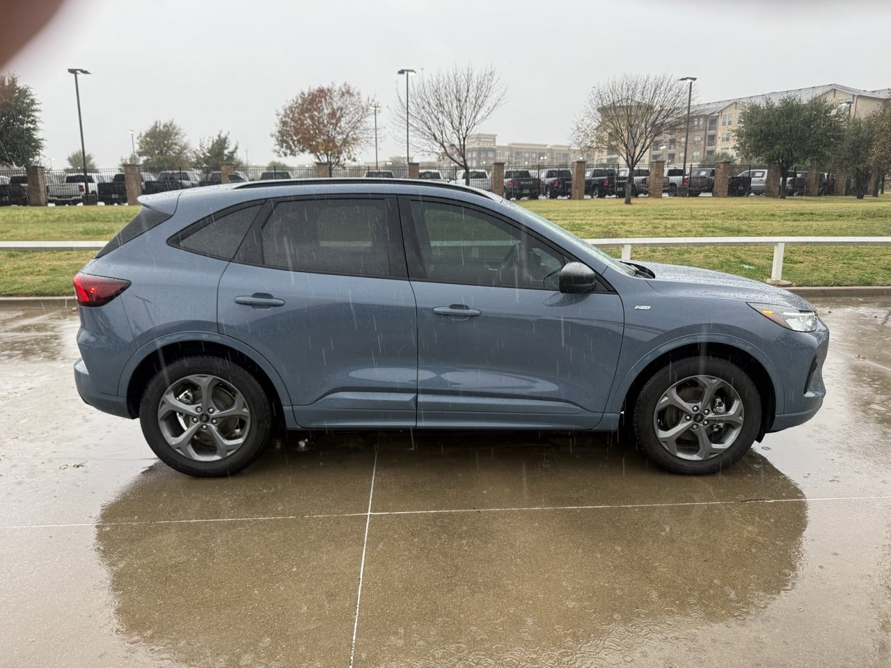 2024 Ford Escape ST-Line photo 2