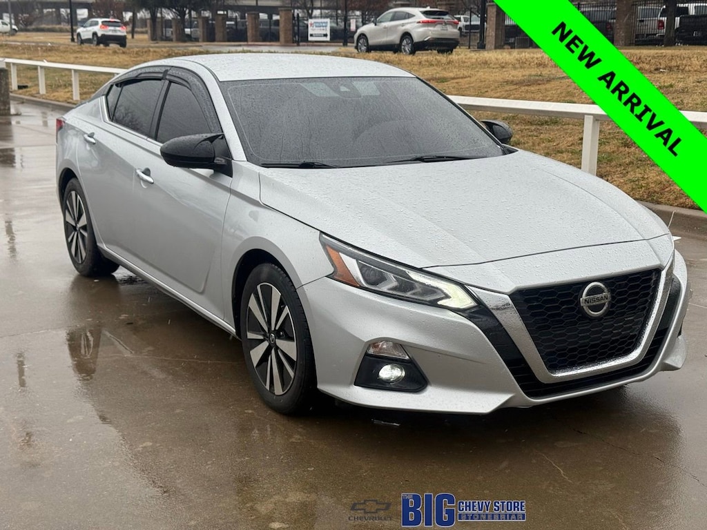 Used 2022 Nissan Altima SV FWD Sedan
