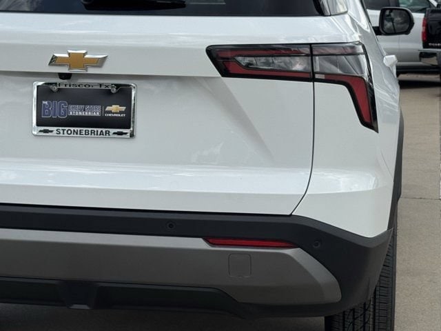 2027 Chevrolet Equinox LT - Photo 7