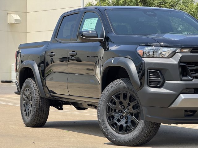 2026 Chevrolet Colorado Trail Boss photo 2