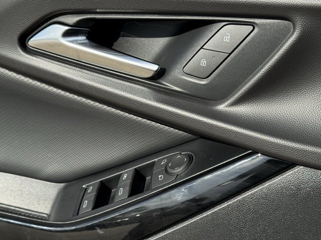2027 Chevrolet Equinox LT - Photo 21