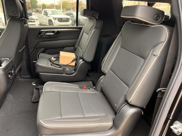 2026 Chevrolet Suburban Premier - Photo 29