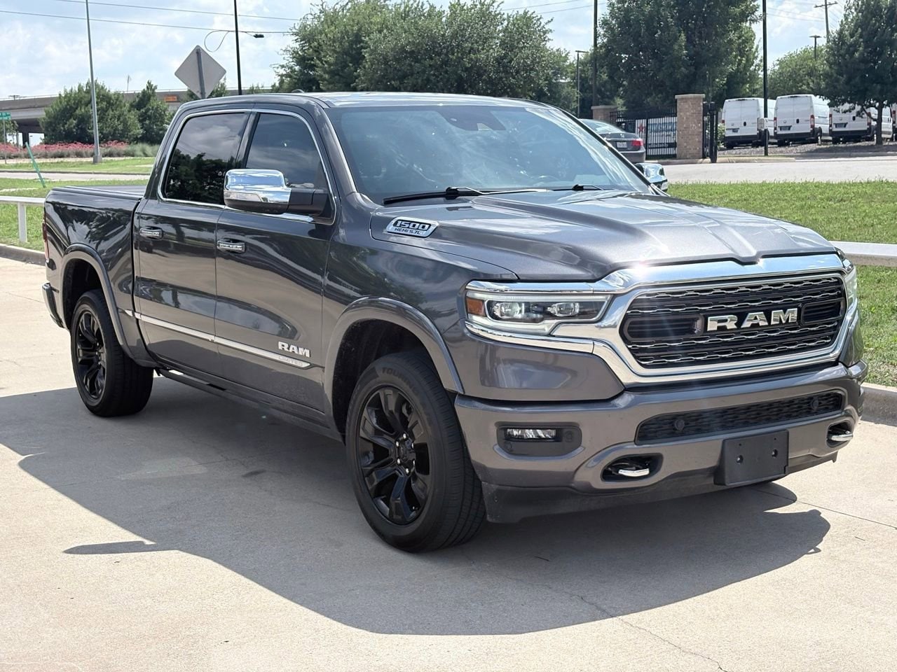 2022 RAM 1500 Limited 4x4 Crew Cab 5'7's photo