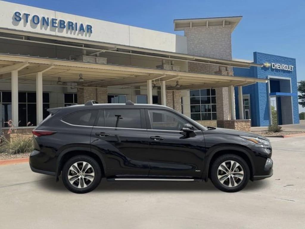 Used 2025 Toyota Highlander Hybrid XLE SUV