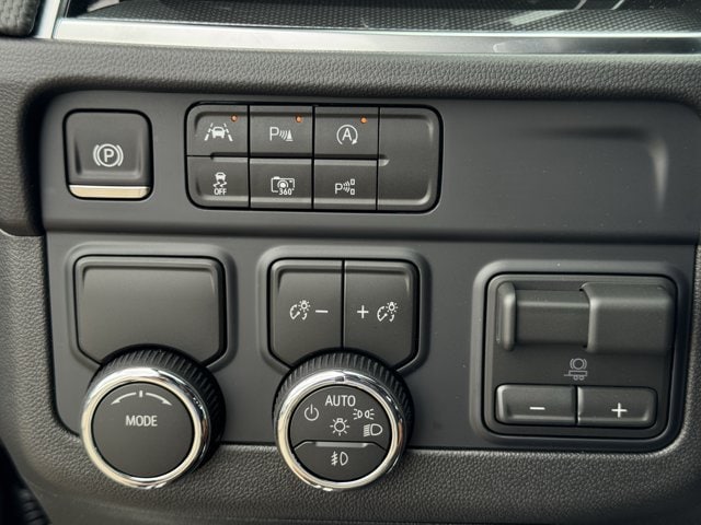 2026 Chevrolet Suburban RST - Photo 18