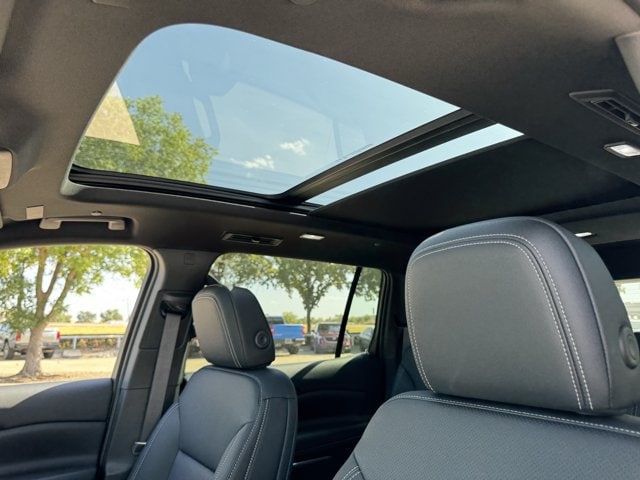 2027 Chevrolet Traverse LT - Photo 25