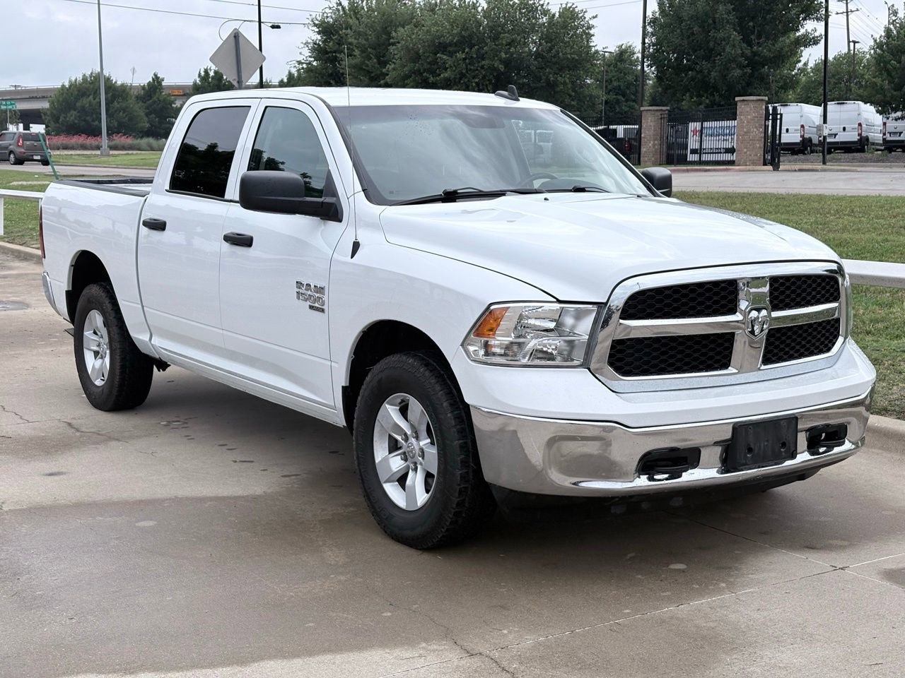 2022 RAM 1500 Classic SLT 4x4 Crew Cab 5'7's photo