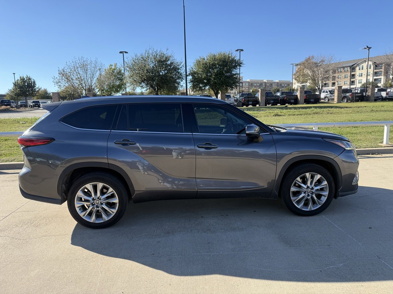 2021 Toyota Highlander Limited photo 2