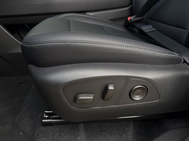 2027 Chevrolet Traverse LT - Photo 24